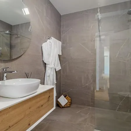 Dali & Taboo With Spa And Heated Pool Villa