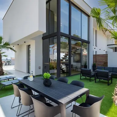 Dali & Taboo With Spa And Heated Pool Villa *
